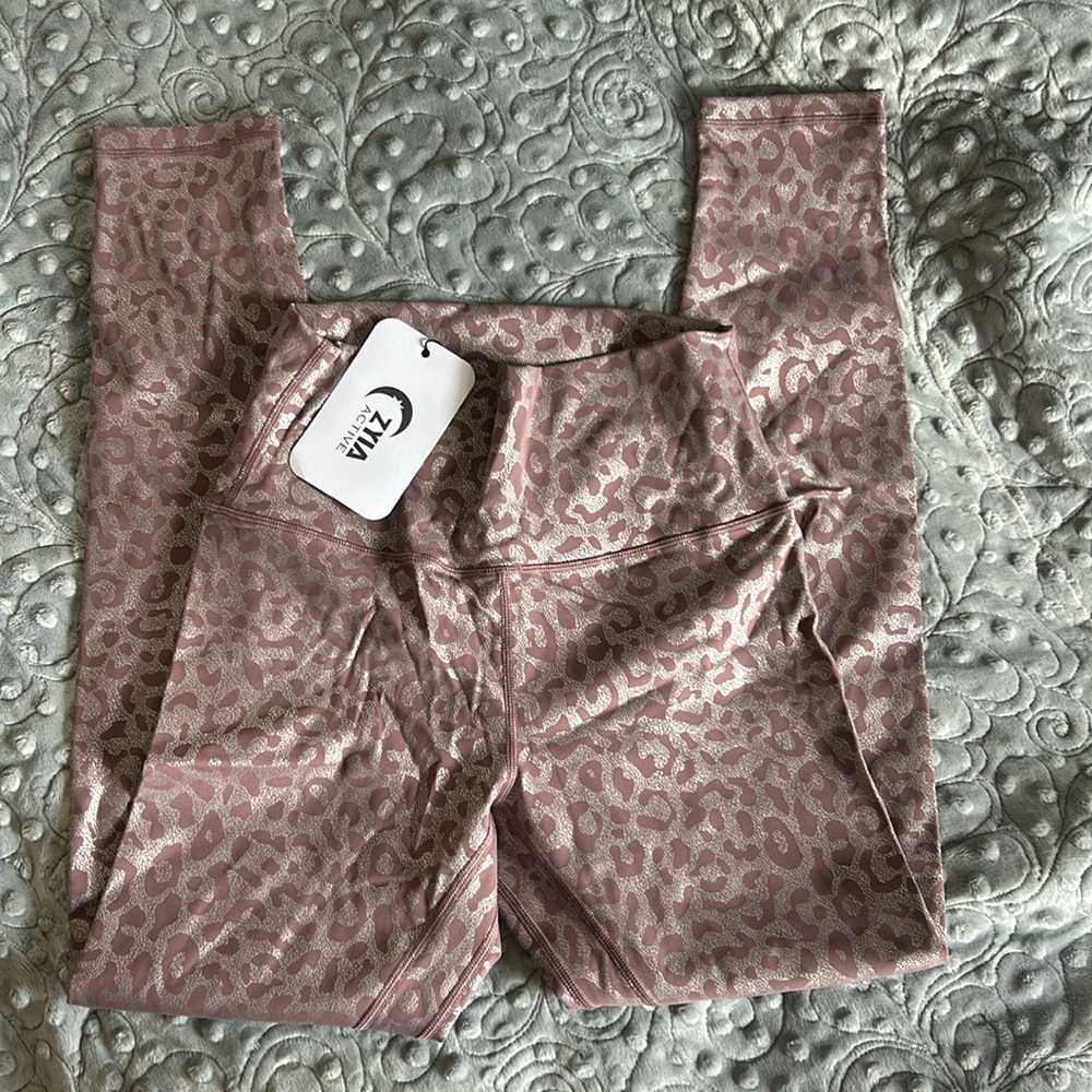ZYIA Supreme Hi-Rise Leggings in Lilac Leopard (Size 4) 7/8 24”